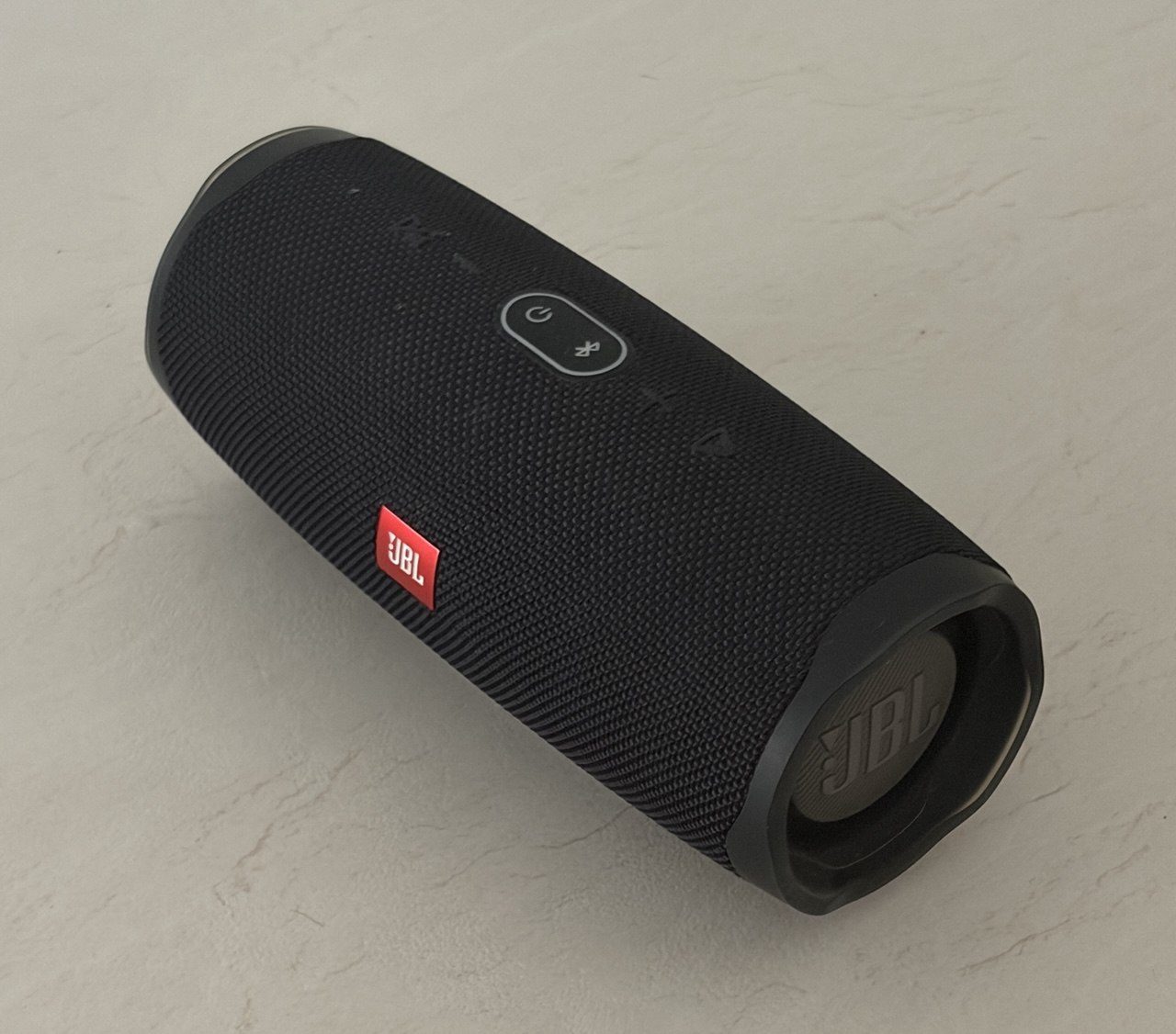 Колрнка JBL charge 4